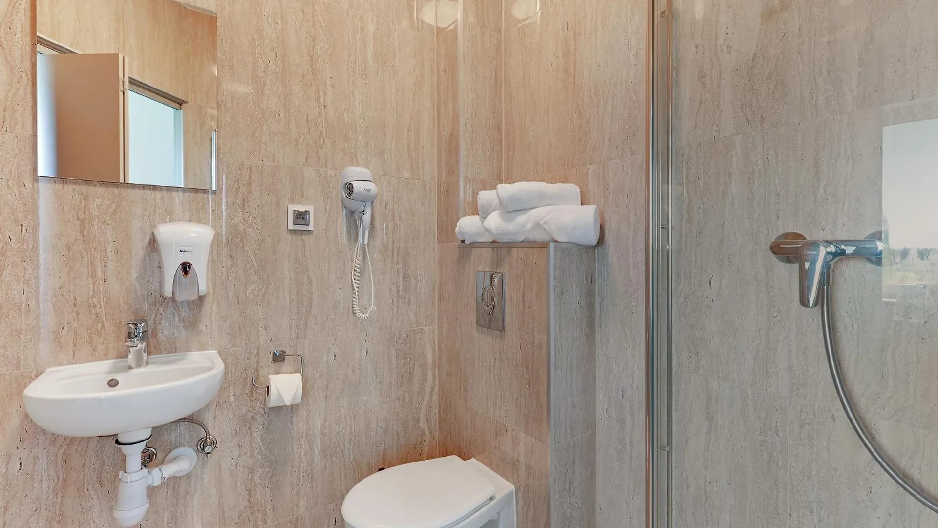 Bed and Breakfast Mile Gdansk Airport & Parking Dlugoterminowy Nocleg ze śniadaniem