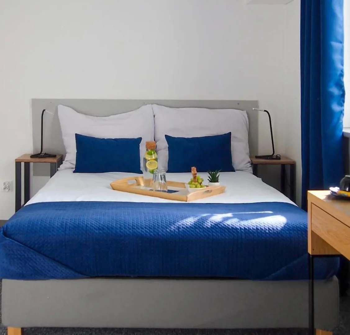 Nocleg ze śniadaniem Bed and Breakfast Mile Gdansk Airport & Parking Dlugoterminowy