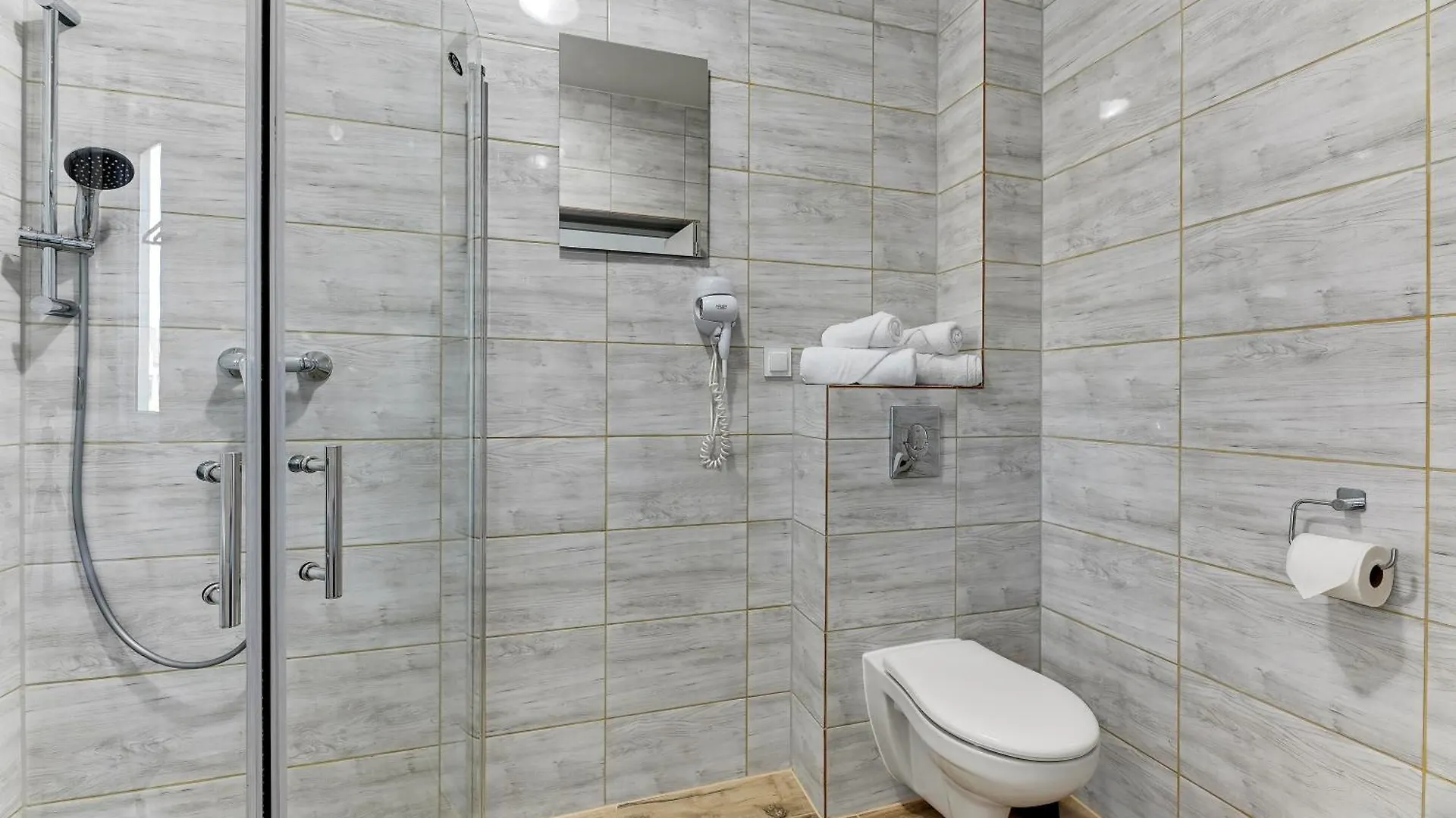 Nocleg ze śniadaniem Bed and Breakfast Mile Gdansk Airport & Parking Dlugoterminowy